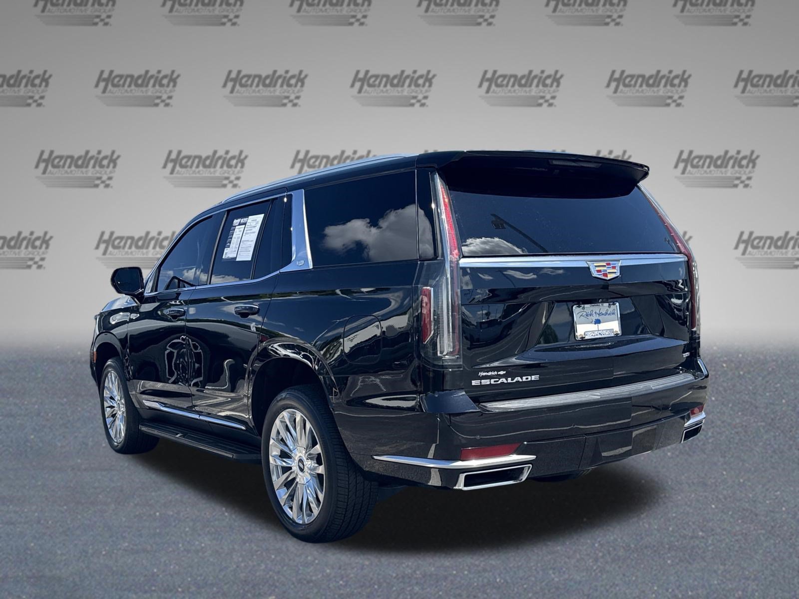 Used 2023 Cadillac Escalade Premium Luxury AWD/4WD image 8