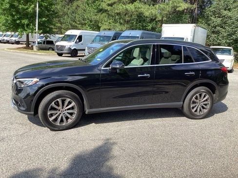 Used 2025 Mercedes-Benz GLC 300 4MATIC image 1
