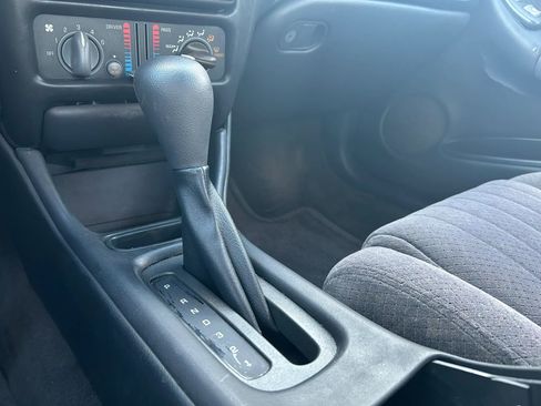 Used 2003 Pontiac Grand Prix SE w/ Equipment Group FWD image 21