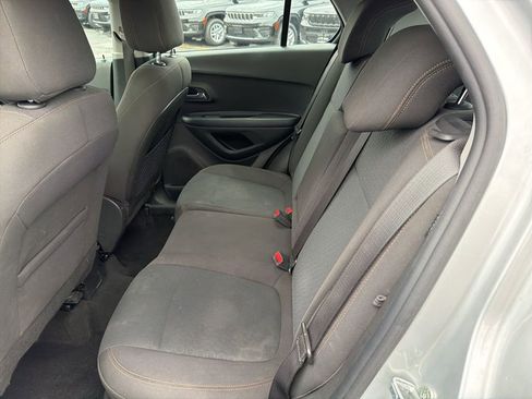 Used 2021 Chevrolet Trax LS image 26
