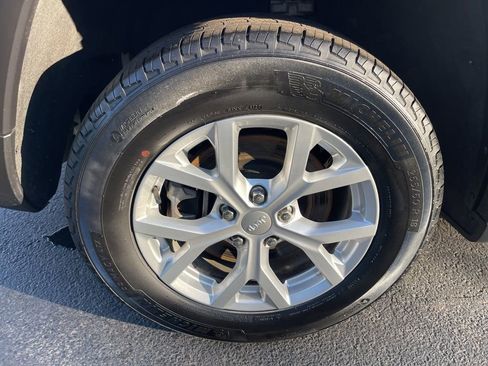 Used 2023 Jeep Grand Cherokee L Limited w/ Luxury Tech Group II image 29