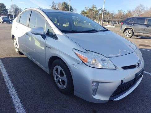 Used 2015 Toyota Prius Two image 2