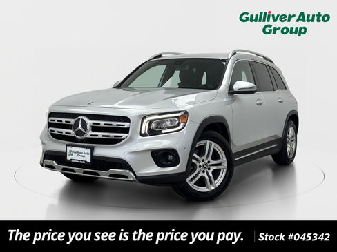 Used 2020 Mercedes-Benz GLB 250 4MATIC w/ Parking Assistance Package image 1