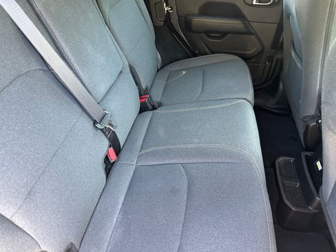Used 2025 Jeep Wrangler Unlimited Sahara w/ Safety Group AWD/4WD image 17