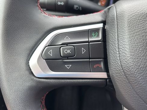 Used 2025 Jeep Compass Trailhawk AWD/4WD image 18