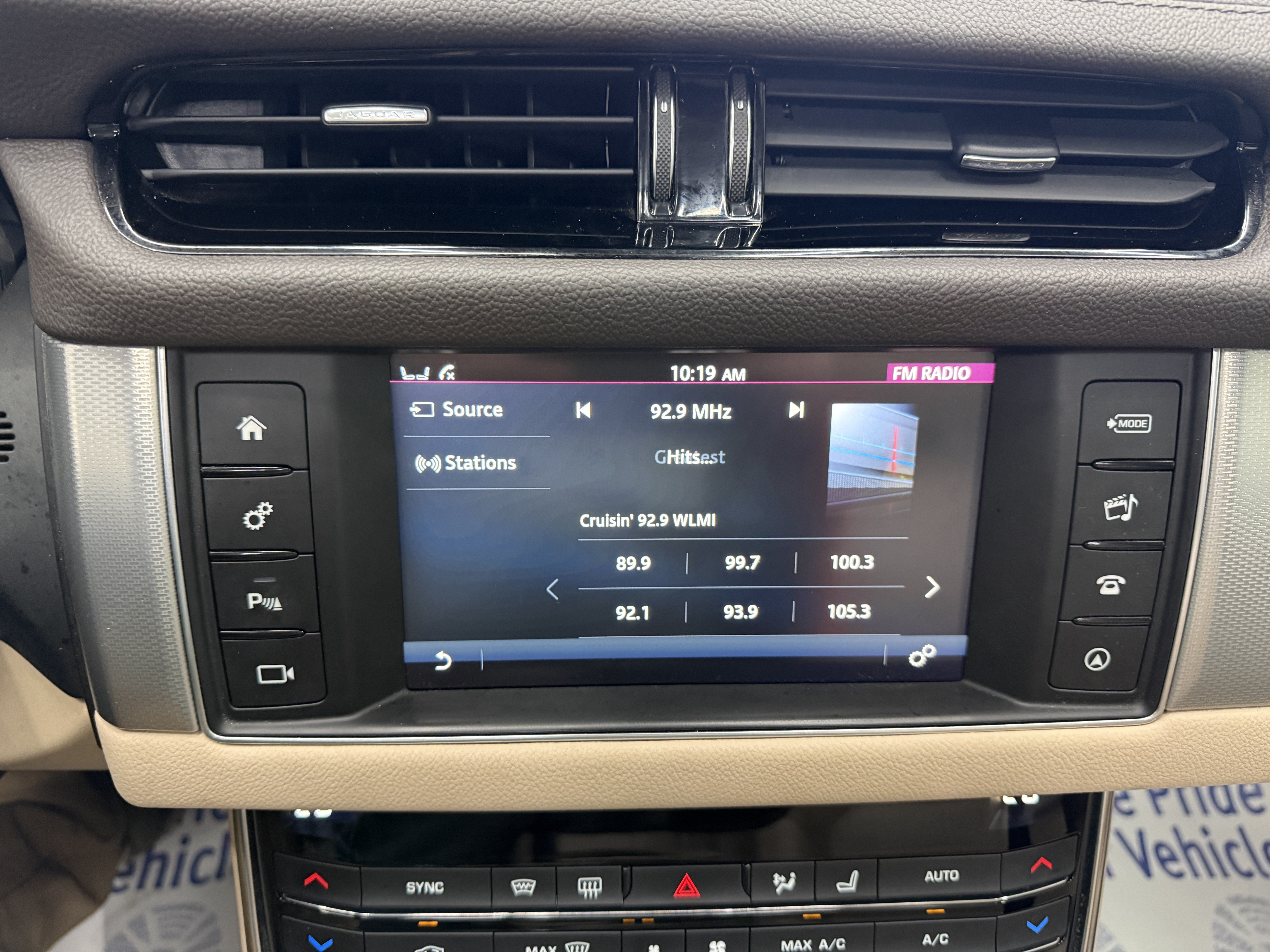 Used 2017 Jaguar XF Prestige AWD/4WD image 18