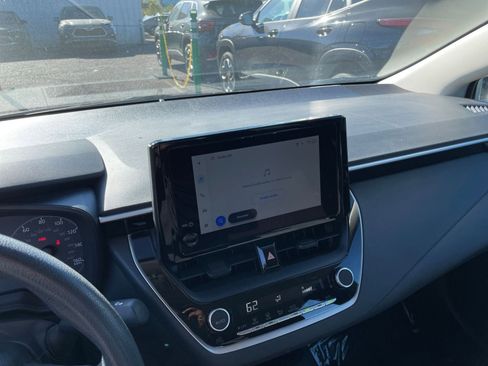 Used 2025 Toyota Corolla LE image 21