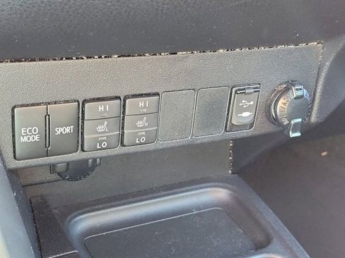 Used 2018 Toyota RAV4 XLE image 28