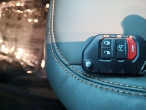 Certified 2025 Jeep Gladiator Mojave image 26