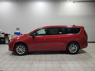 New 2026 Chrysler Pacifica Select video 4