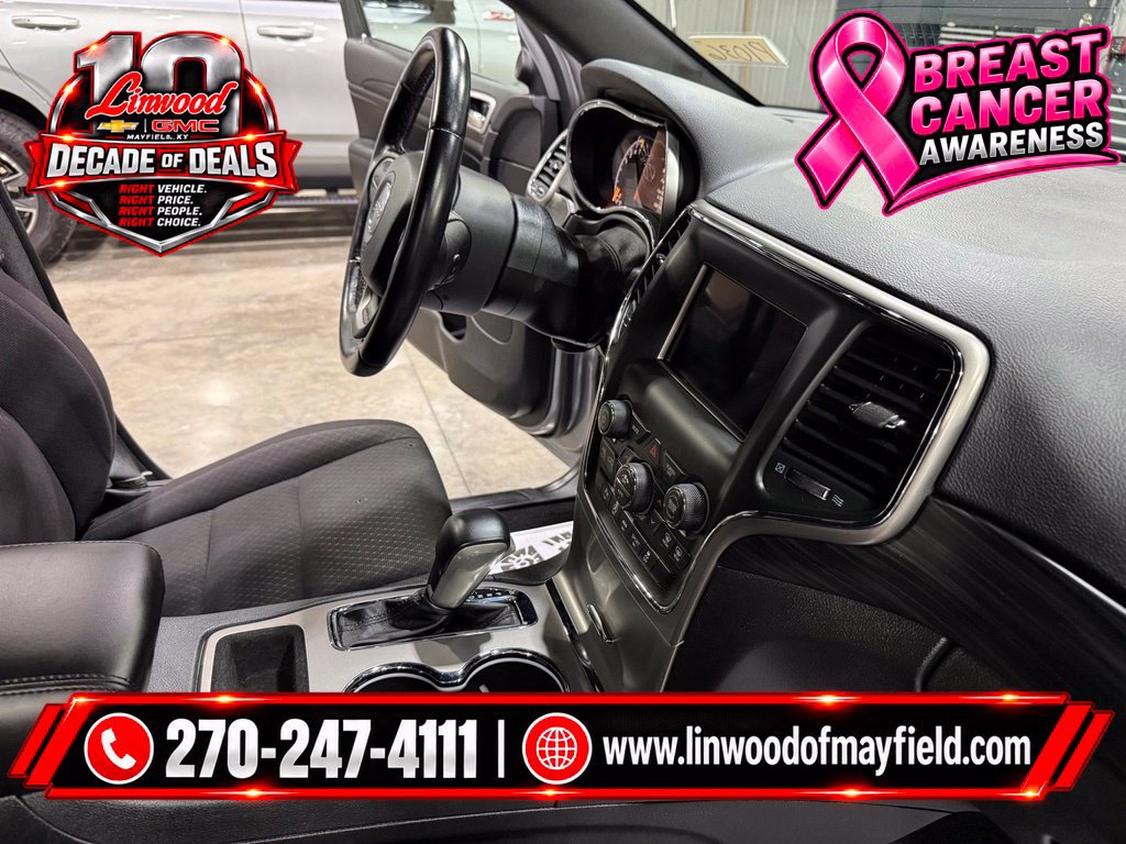 Used 2021 Jeep Grand Cherokee Laredo AWD/4WD image 29
