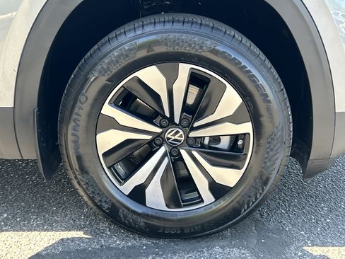 Used 2024 Volkswagen Atlas SE FWD image 7