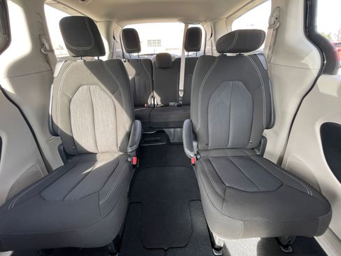 Used 2024 Chrysler Voyager LX image 41