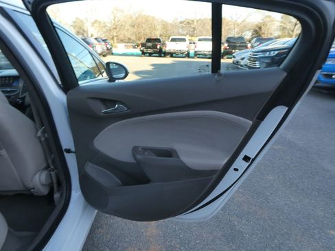 Used 2017 Chevrolet Cruze Premier image 25