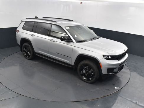 New 2025 Jeep Grand Cherokee L Altitude image 31