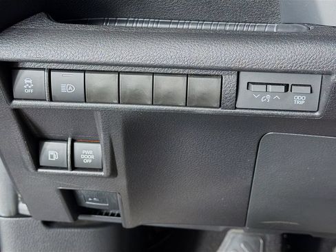 Used 2025 Toyota Sienna XSE AWD/4WD image 15