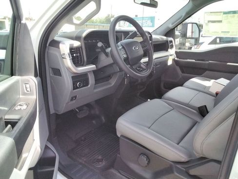 New 2025 Ford F550 2WD Regular Cab Super Duty w/ XL Chrome Package image 4