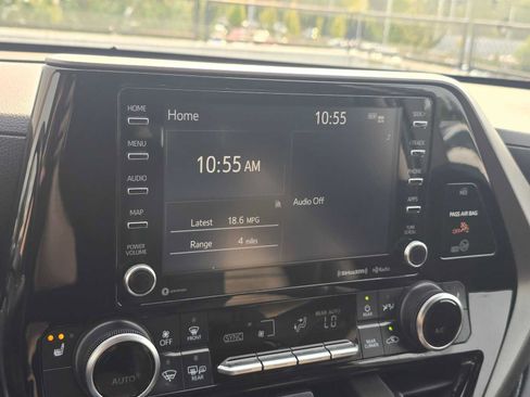 Certified 2020 Toyota Highlander XLE AWD/4WD image 27