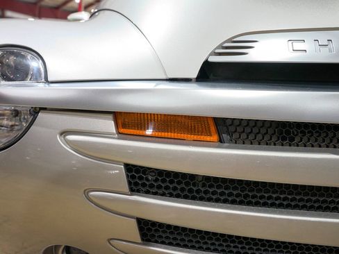 Used 2004 Chevrolet SSR w/ Preferred Equipment Group RWD image 28