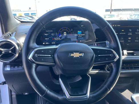 Used 2025 Chevrolet Equinox LT image 28