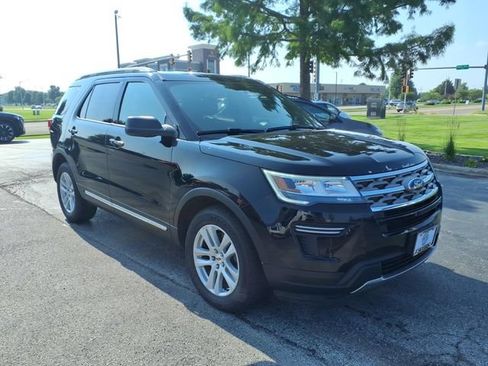 Used 2018 Ford Explorer XLT AWD/4WD image 1