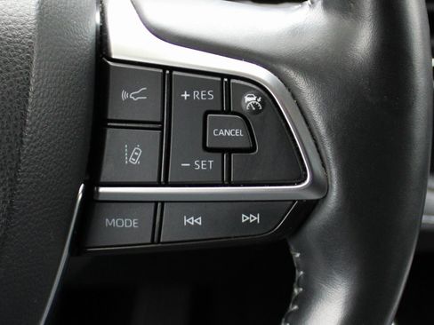 Used 2021 Toyota Highlander Limited image 36