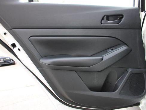 Used 2024 Nissan Altima 2.5 S FWD image 11