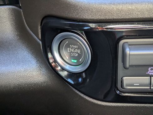 Used 2025 Chevrolet Silverado 2500 LT image 28