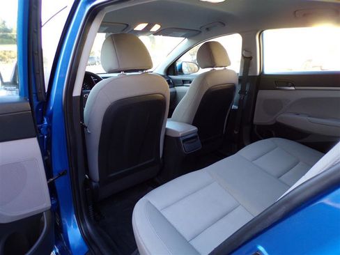 Used 2017 Hyundai Elantra SE image 28