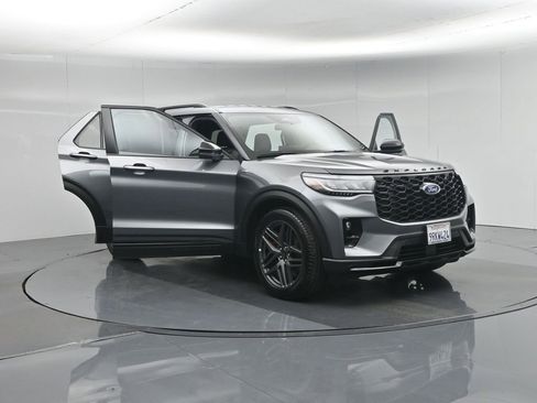Used 2025 Ford Explorer ST-Line w/ Premium Package RWD image 33