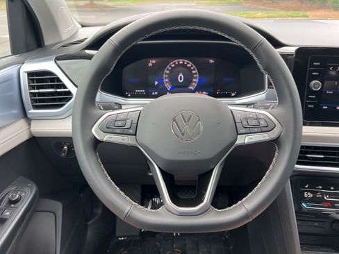New 2026 Volkswagen Taos SE FWD image 15
