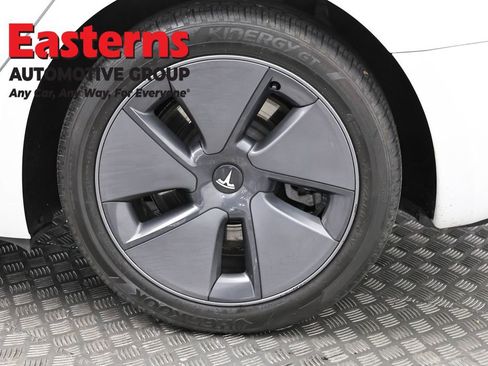 Used 2023 Tesla Model 3 Standard Range image 28