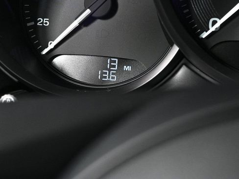 Certified 2026 Porsche Macan image 12