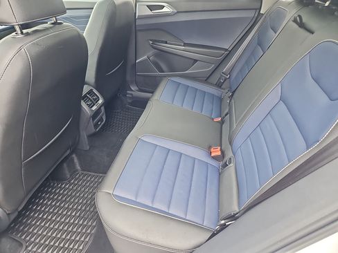 Used 2025 Volkswagen Taos SEL AWD/4WD image 32