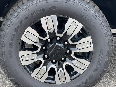 New 2026 GMC Sierra 2500 Denali w/ Denali Reserve Package AWD/4WD image 6