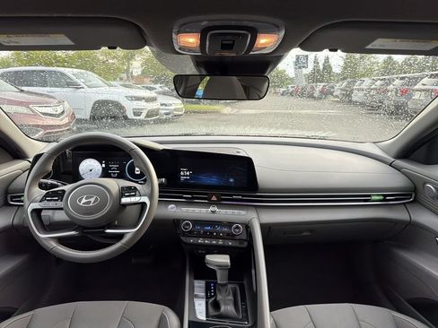 Used 2025 Hyundai Elantra SEL FWD image 18