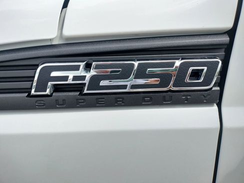 Used 2011 Ford F250 XL w/ PWR Equipment Group image 3