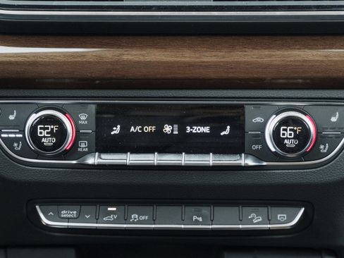 Used 2021 Audi Q5 e Premium Plus image 12