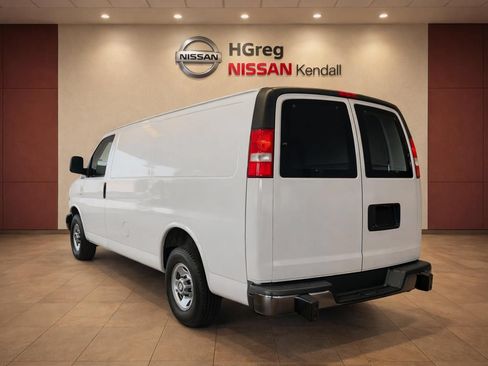 Used 2024 GMC Savana 2500 w/ Driver Convenience Package RWD image 4