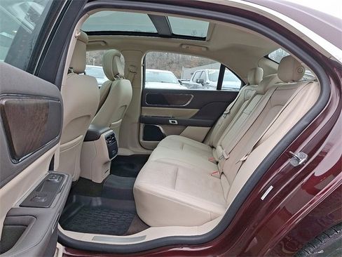 Used 2018 Lincoln Continental Select w/ Continental Climate Package image 10