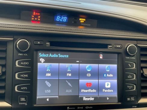 Used 2017 Toyota Highlander Limited image 16