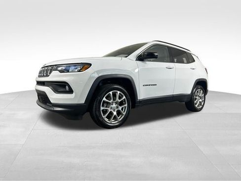 Used 2022 Jeep Compass Latitude AWD/4WD image 2