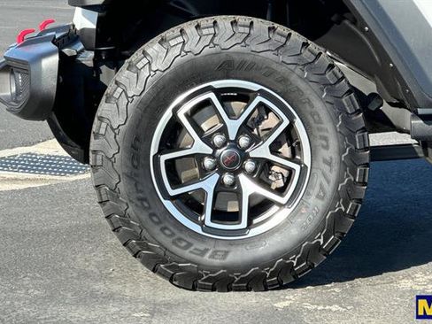 Used 2024 Jeep Wrangler Unlimited Rubicon w/ Technology Group image 32