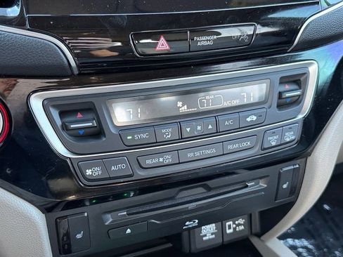 Used 2022 Honda Pilot Touring image 23
