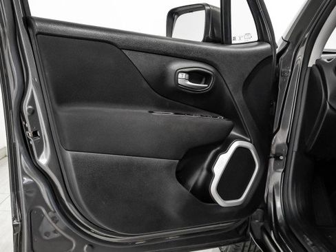 Used 2019 Jeep Renegade Latitude w/ Popular Equipment Group image 37