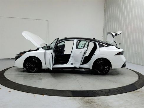 New 2026 Nissan Sentra SR w/ Floor Mat Package image 12