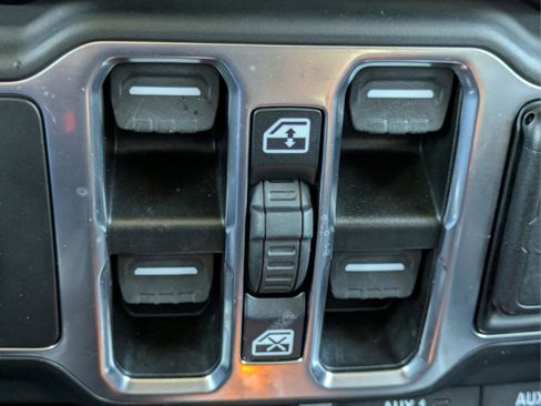 Used 2023 Jeep Wrangler Sahara w/ Cold Weather Group image 20