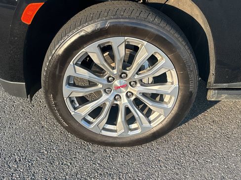 Used 2024 GMC Yukon XL Denali RWD image 34