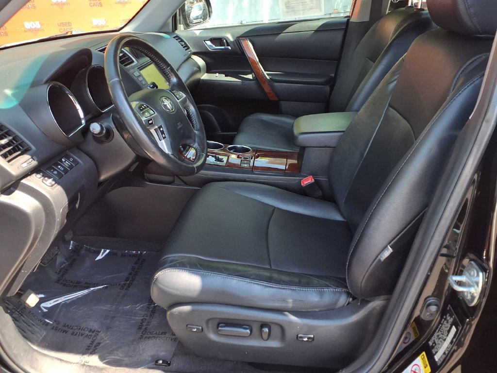 Used 2011 Toyota Highlander Limited w/ Tow Pkg AWD/4WD image 17