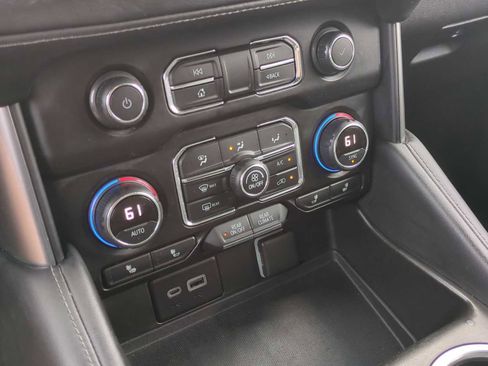 Used 2021 Chevrolet Tahoe LT w/ LT Signature Package image 17